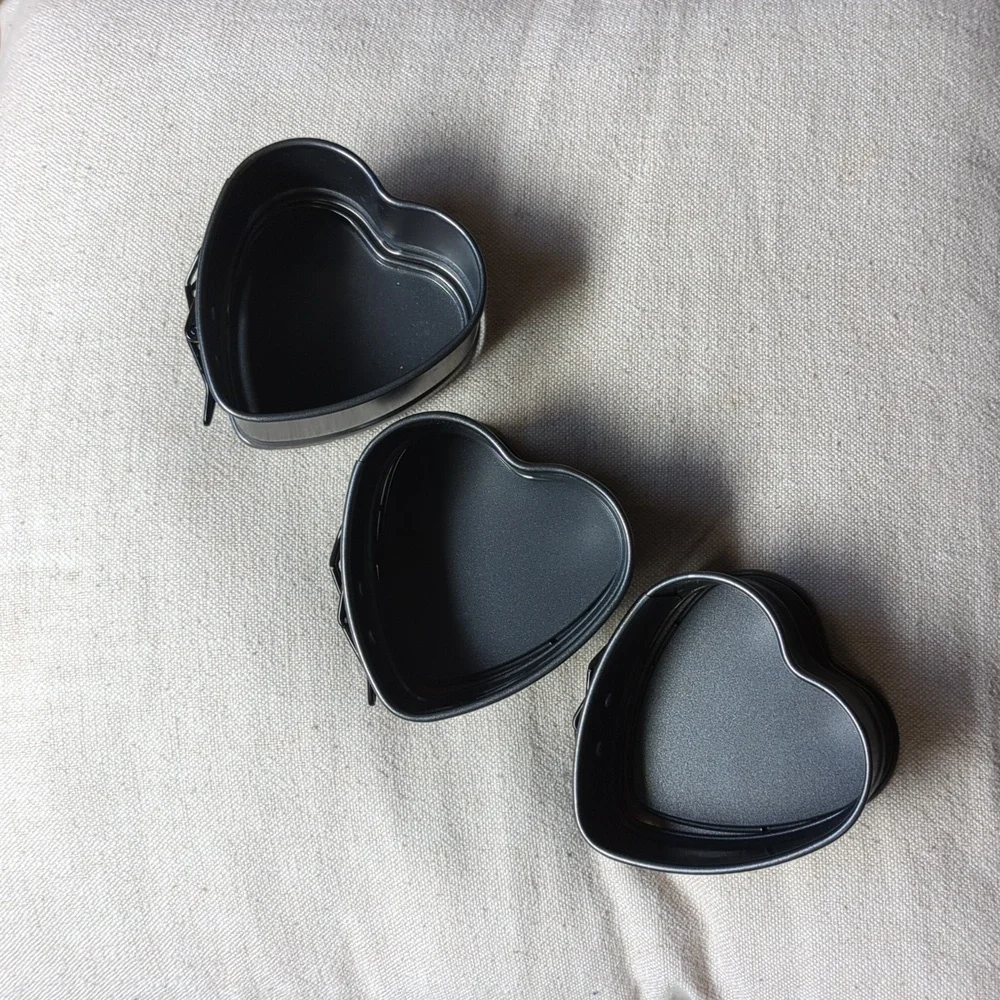 🆕 heart shaped spring cake / loaf pans set of 3